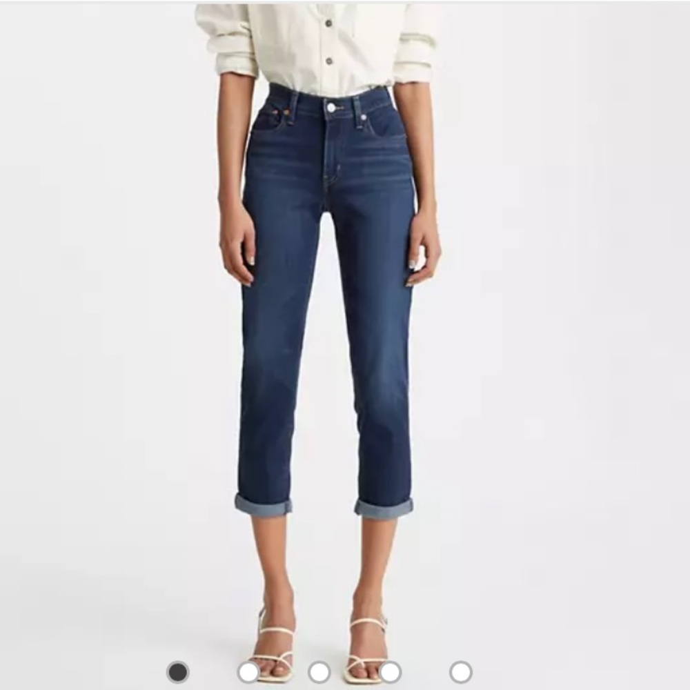 NWOT LEVI’S  “Boyfriend”  MID RISE WOMEN'S JEANS Sz 33